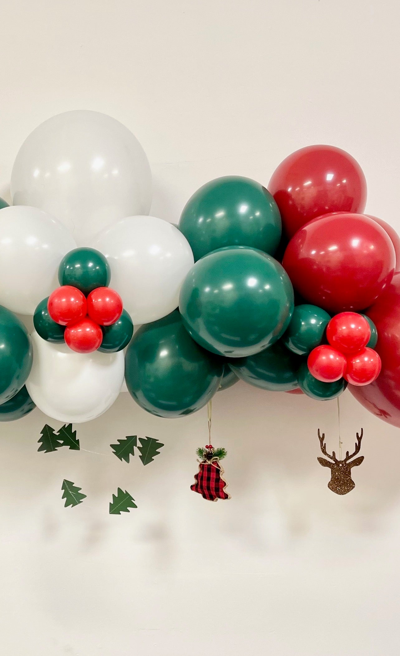 Holly Jolly - Grab & Go Balloon Garland