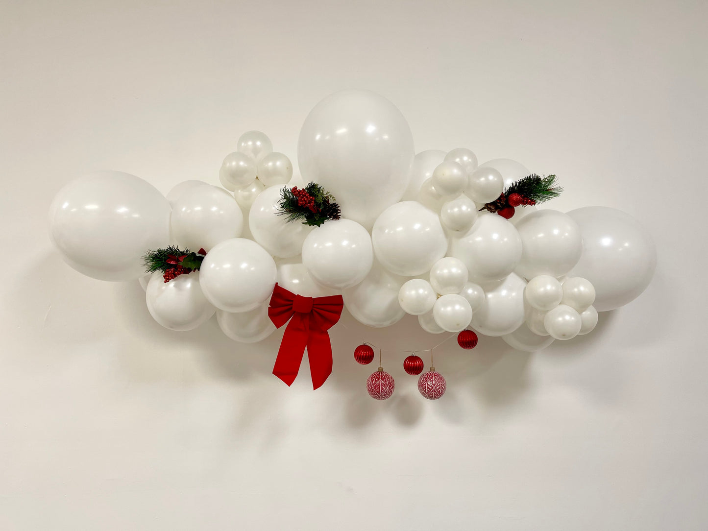 I'm Dreaming of a White Balloon Garland - DIY 6’ Balloon Garland Kit