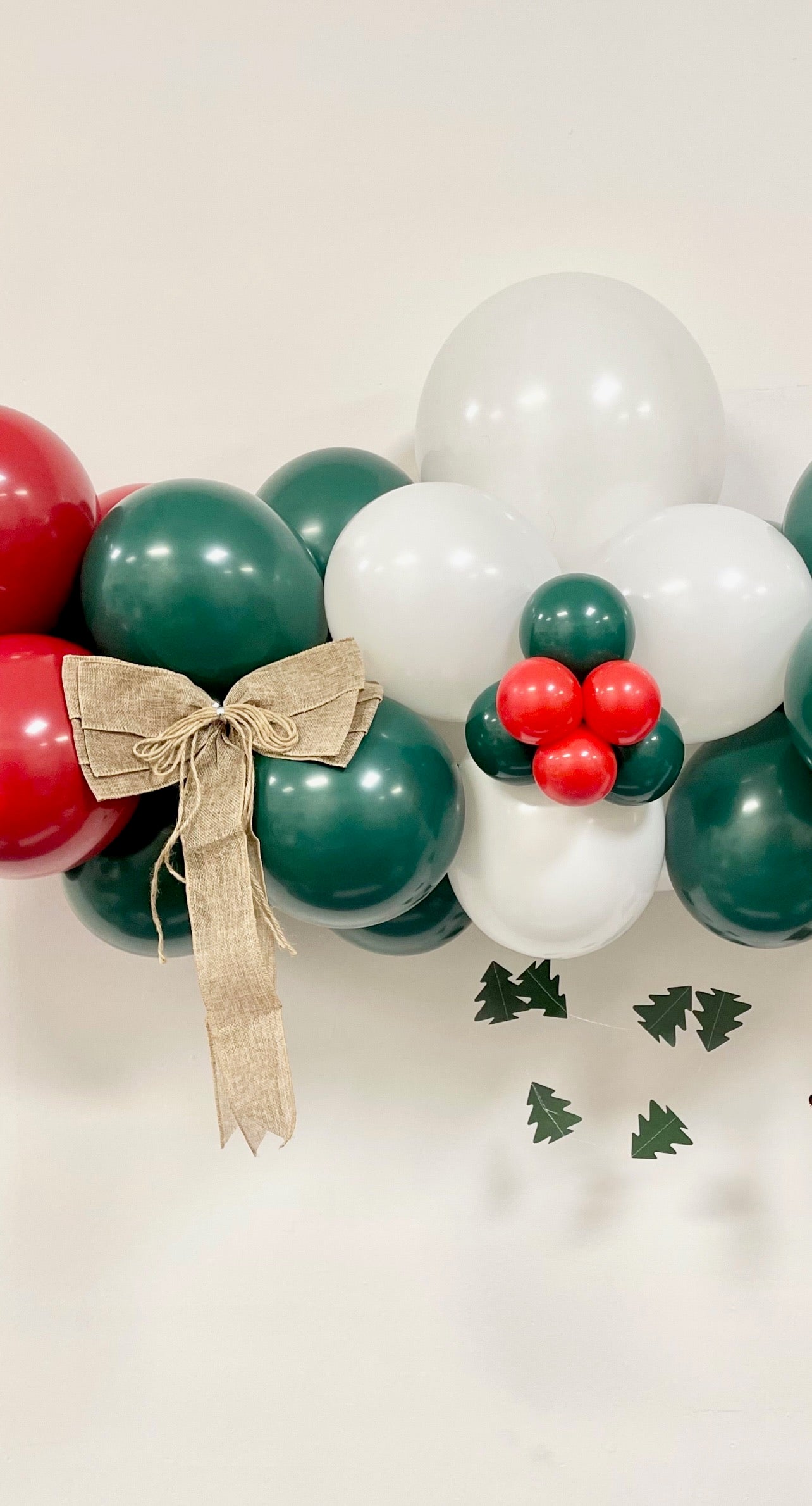 Holly Jolly - Grab & Go Balloon Garland