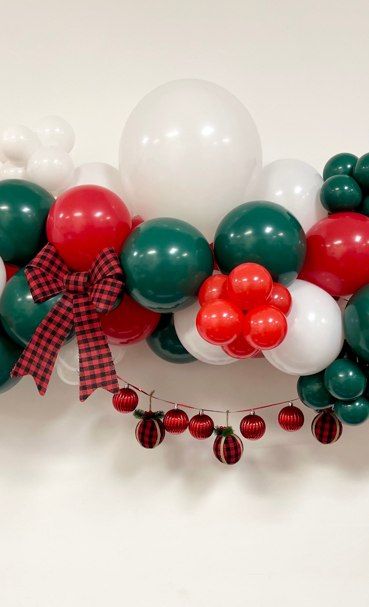 Merry & Bright - Grab & Go Balloon Garland